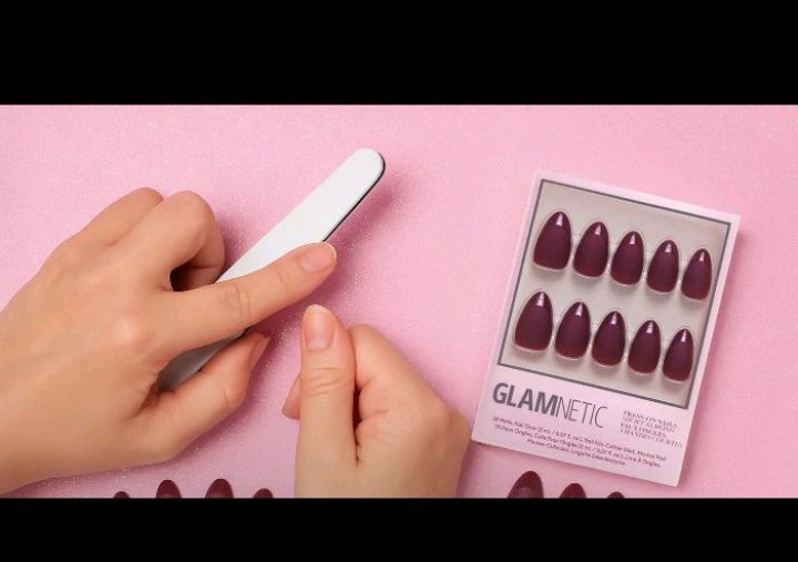 Manicure. Y.maquina. y el trabajo puesta de uñas