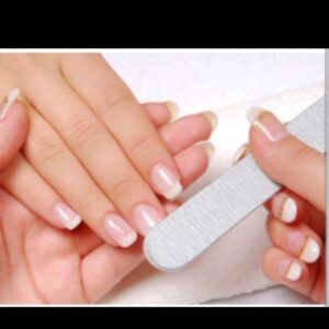 Uñas con esmalte frech